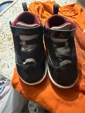 Jordan Kids Black and Maroon Hook-and-Loop Sneakers